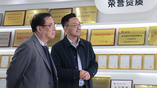 中國(guó)農(nóng)業(yè)科學(xué)院原院長(zhǎng)、中國(guó)農(nóng)業(yè)國(guó)際合作促進(jìn)會(huì)名譽(yù)會(huì)長(zhǎng)翟虎渠蒞臨托普云農(nóng)考察指導(dǎo)